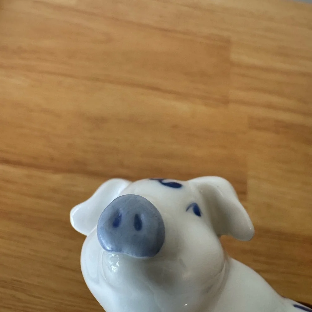 Blue and White Porcelain Delfware Pig Figurine - Picture 6 of 9